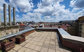Master Apartment With Air Condition And Separated Rooftop Terrace
